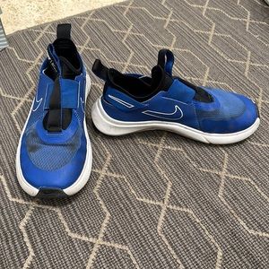 Boys Nike Running Shoes, Size 4.5Y, Color: GameRoyal and White